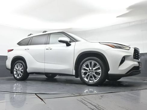 Used 2022 Toyota Highlander Limited AWD/4WD image 41