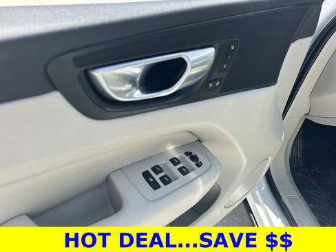 Used 2024 Volvo XC60 B5 Core AWD/4WD image 17