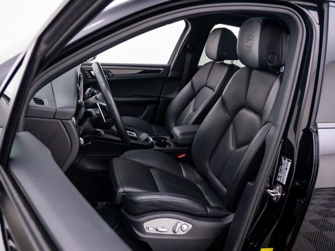 Certified 2023 Porsche Macan AWD/4WD image 5