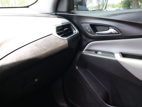 Used 2019 Chevrolet Equinox LS FWD image 35