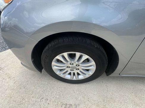 Used 2013 Toyota Sienna XLE FWD image 30
