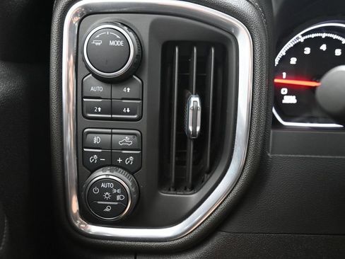 Used 2022 Chevrolet Silverado 1500 LT Trail Boss w/ LT Trail Boss Premium Package AWD/4WD image 16