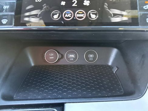 Used 2025 Genesis G70 2.5T image 29