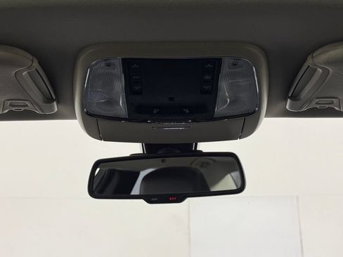 Used 2016 Chrysler 300 Limited RWD image 25