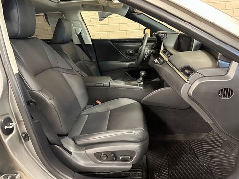 Used 2021 Lexus ES 250 image 23