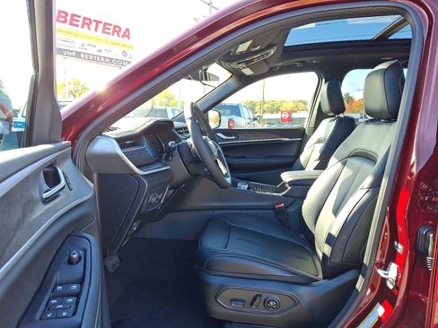 New 2025 Jeep Grand Cherokee Limited image 9