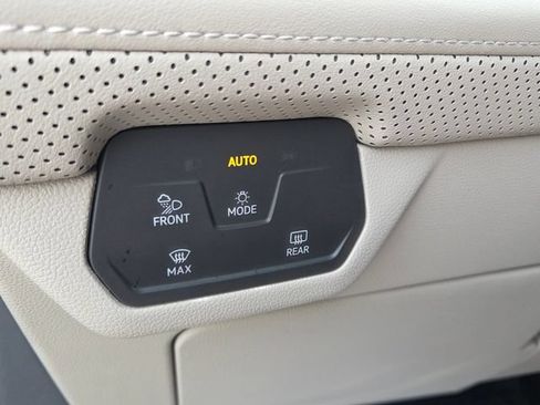 Used 2025 Volkswagen Atlas SE FWD image 29