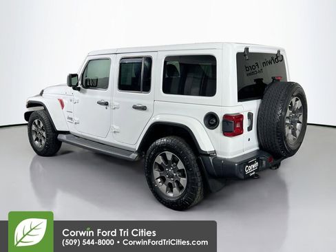 Used 2018 Jeep Wrangler Unlimited Sahara w/ Uconnect 4C Nav & Sound Group image 10