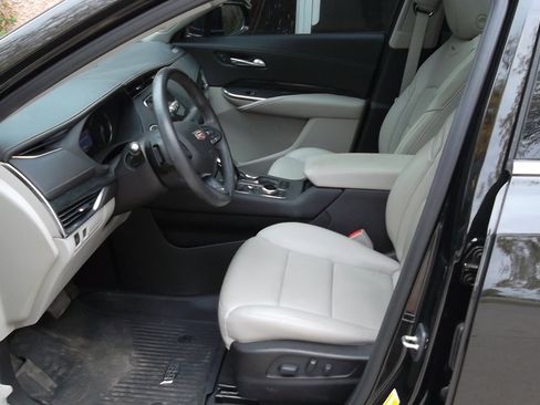 Used 2021 Cadillac XT4 Premium Luxury FWD image 7
