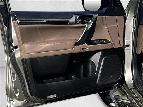 Used 2023 Lexus GX 460 Premium image 18