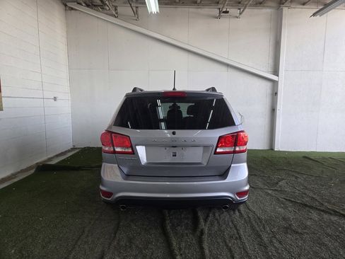 Used 2018 Dodge Journey SXT image 4