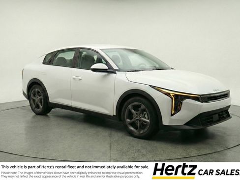 Used 2025 Kia K4 LXS FWD image 1