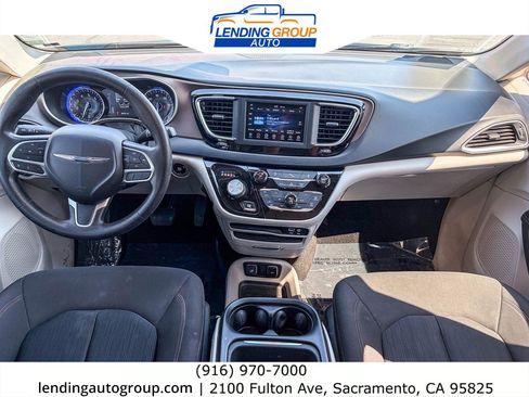 Used 2019 Chrysler Pacifica Touring Plus FWD image 11