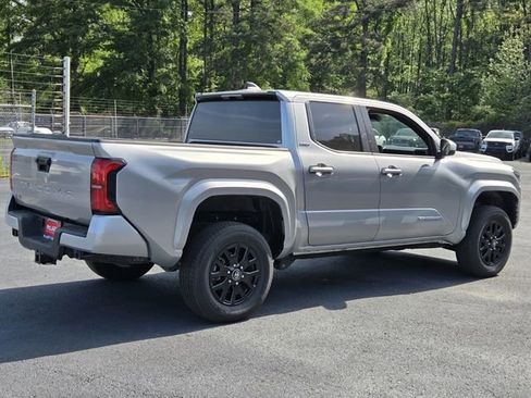 Used 2024 Toyota Tacoma SR5 AWD/4WD image 5