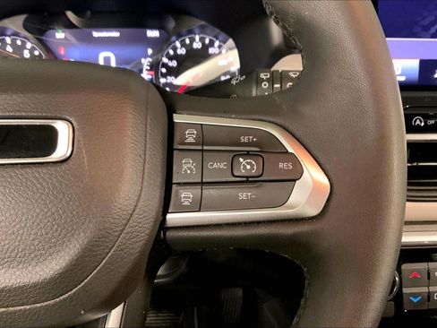 Used 2025 Jeep Compass Limited AWD/4WD image 19