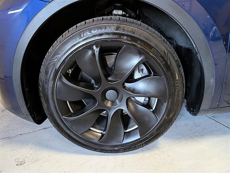 Used 2023 Tesla Model Y Long Range AWD/4WD image 15