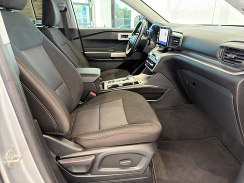 Used 2022 Ford Explorer XLT image 26
