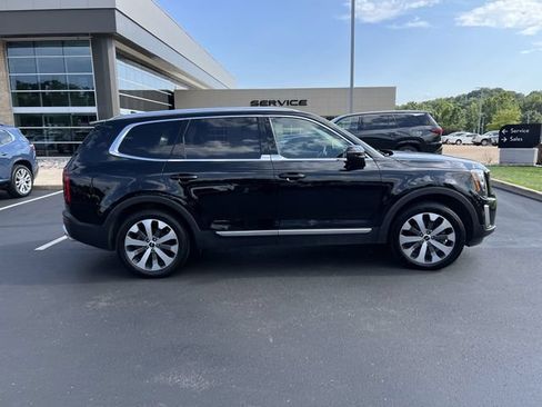 Used 2022 Kia Telluride EX w/ EX Premium Package FWD image 2