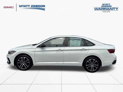 Used 2025 Volkswagen Jetta Sport FWD image 2