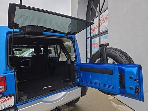 Used 2015 Jeep Wrangler Unlimited Sahara w/ Connectivity Group image 84