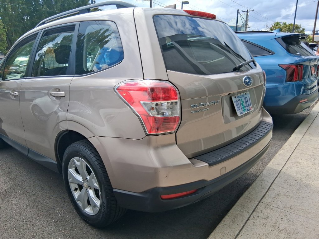 Used 2016 Subaru Forester 2.5i w/ Alloy Wheel Package AWD/4WD image 6