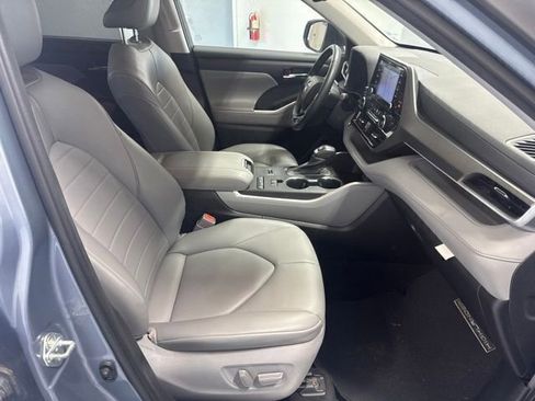 Used 2021 Toyota Highlander XLE FWD image 29