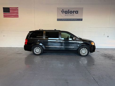Used 2013 Chrysler Town & Country Touring-L w/ Premium Group image 4