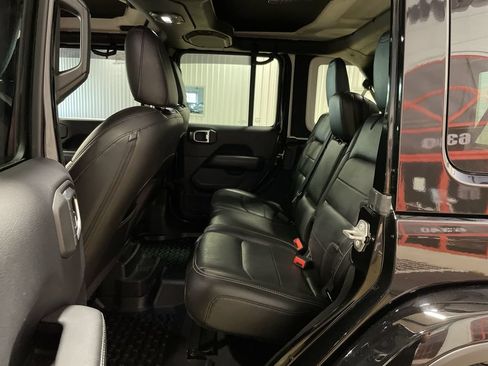 Used 2018 Jeep Wrangler Unlimited Sahara AWD/4WD image 23