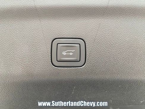 Used 2025 GMC Yukon XL Denali AWD/4WD image 48