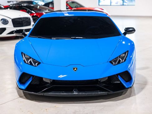 Used 2018 Lamborghini Huracan Performante AWD/4WD image 11