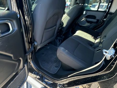Used 2023 Jeep Gladiator Sport image 22