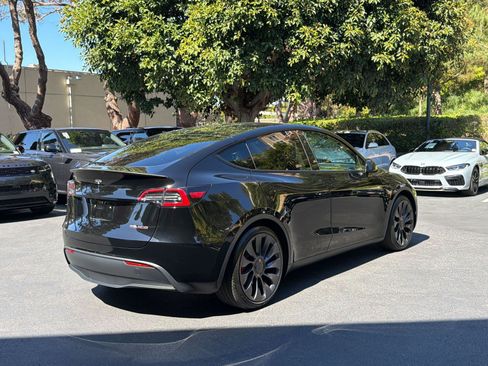 Used 2024 Tesla Model Y Performance AWD/4WD image 9