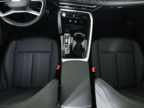 Used 2025 Audi Q5 Premium w/ Convenience Package image 19