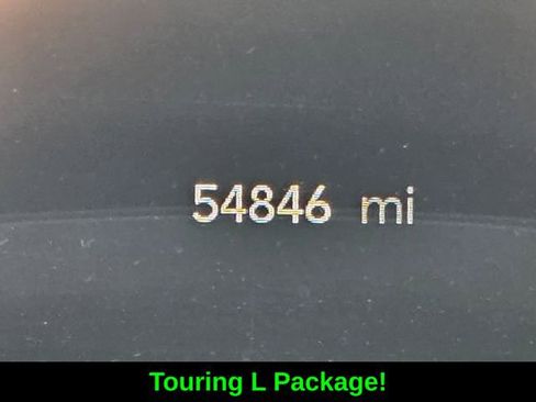 Used 2024 Chrysler Pacifica Touring-L FWD image 33