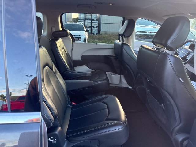 Used 2023 Chrysler Pacifica Touring-L FWD image 30