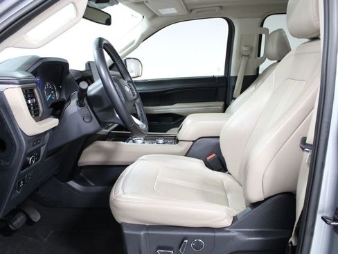 Used 2024 Ford Expedition Limited image 23