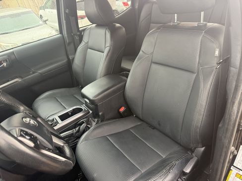 Used 2019 Toyota Tacoma TRD Sport w/ TRD Premium Sport Package image 13