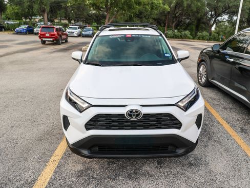 Used 2025 Toyota RAV4 XLE w/ Convenience Package FWD image 5