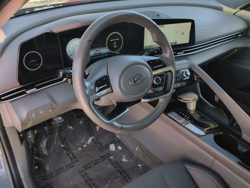 Used 2023 Hyundai Elantra SEL w/ Convenience Package image 10