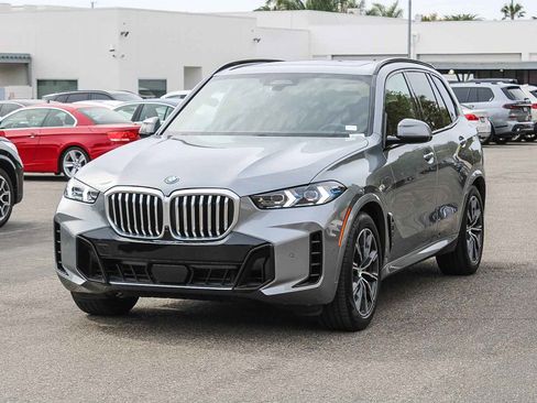Used 2024 BMW X5 xDrive50e image 3
