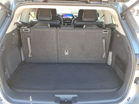 New 2026 Toyota Highlander Platinum image 6