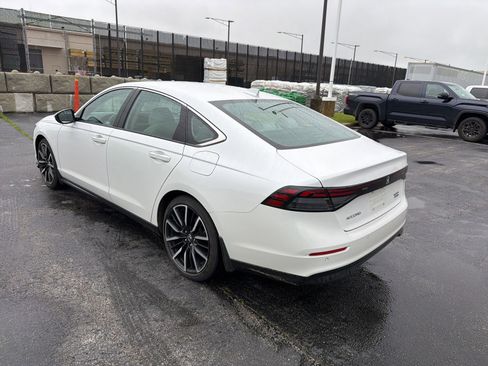 Used 2023 Honda Accord Touring image 4