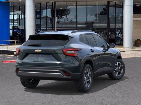 New 2026 Chevrolet Trax LT image 4