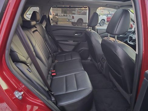 Used 2024 Nissan Rogue SV w/ SV Premium Package image 14