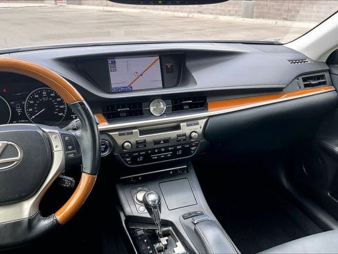 Used 2013 Lexus ES 300h w/ Premium Pkg FWD image 6