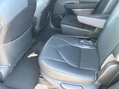 Used 2023 Toyota Highlander Platinum FWD image 29
