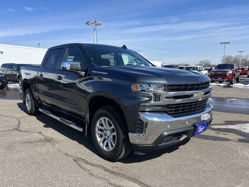 Used 2021 Chevrolet Silverado 1500 LT w/ Convenience Package II image 3