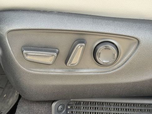 Used 2025 Toyota Sienna XLE FWD image 29