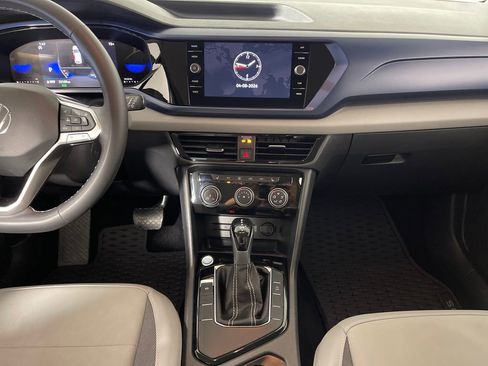 Used 2023 Volkswagen Taos SE image 16