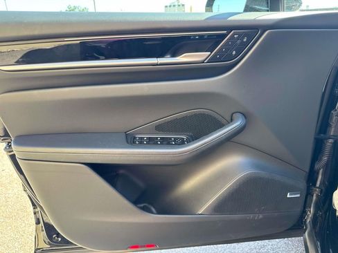 Used 2025 Porsche Macan Electric image 23